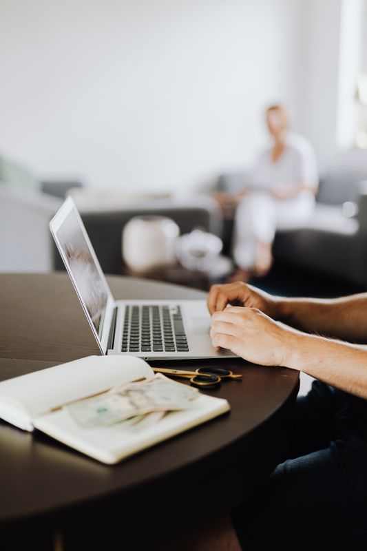 Remote worker using AI wearable technology for productivity